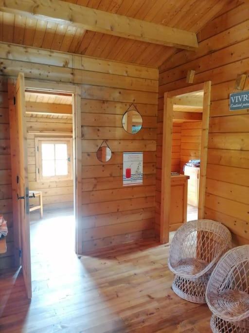 Chalet En Pleine Nature Au Bord D'Un Etang Lanvallay Esterno foto