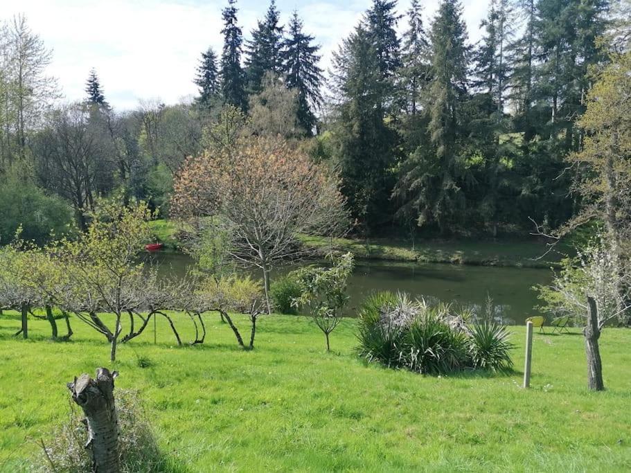 Chalet En Pleine Nature Au Bord D'Un Etang Lanvallay Esterno foto