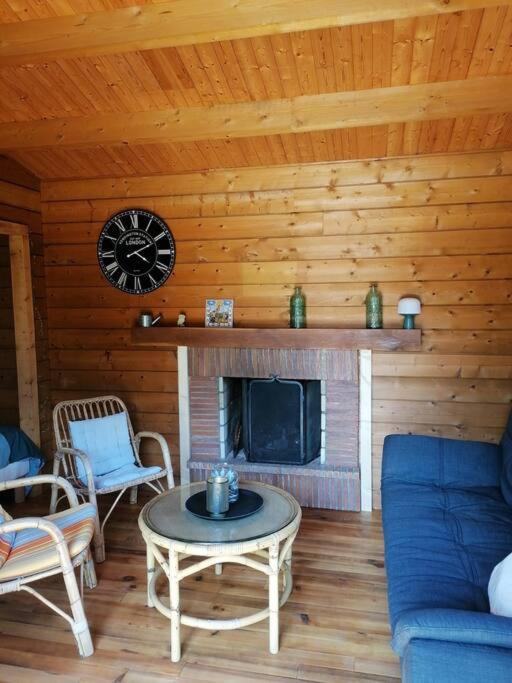 Chalet En Pleine Nature Au Bord D'Un Etang Lanvallay Esterno foto