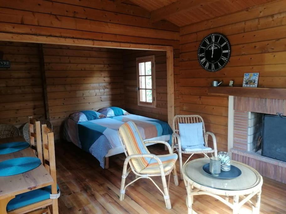 Chalet En Pleine Nature Au Bord D'Un Etang Lanvallay Esterno foto